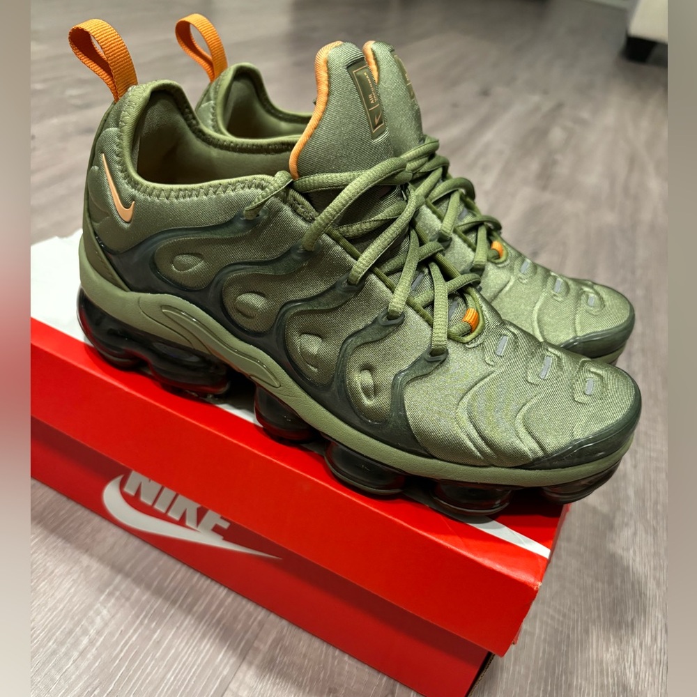 Nike Vapormax Plus/ Alligator - Orange Trance Size 8.5